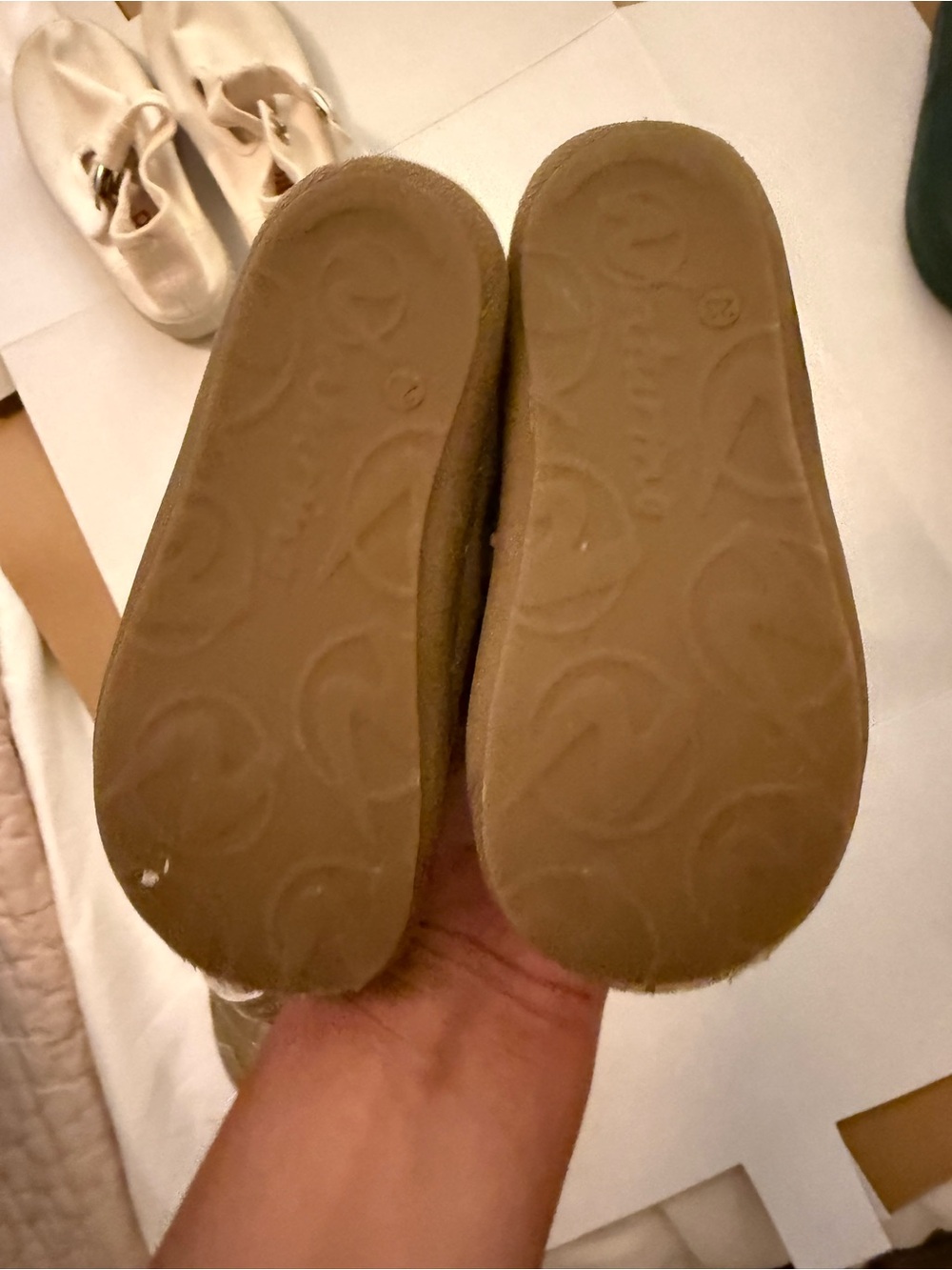 Naturino Girls Velcro Sneakers in Light Tan with Gold hearts - Picture 2 of 2